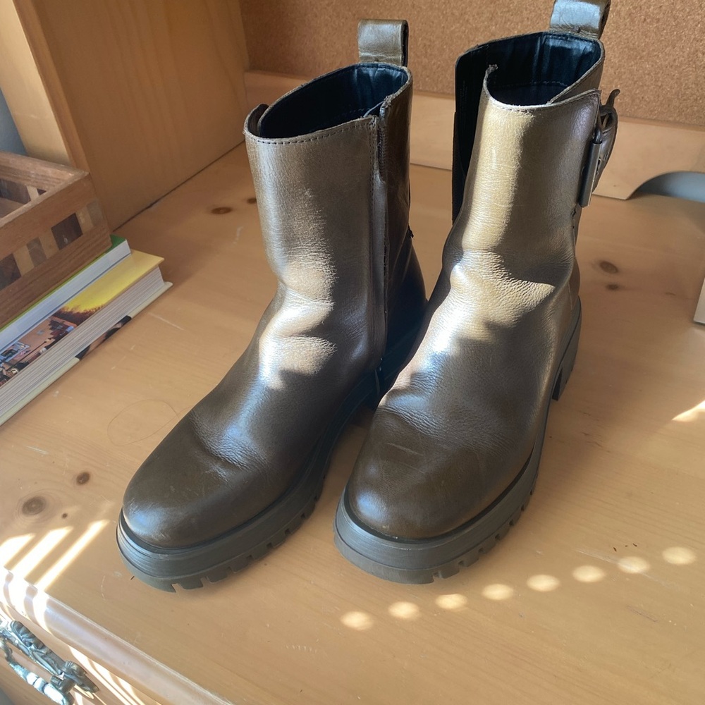 FRANCO SARTO BROWN ANKLE LUG BOOTS SIZE 6.5